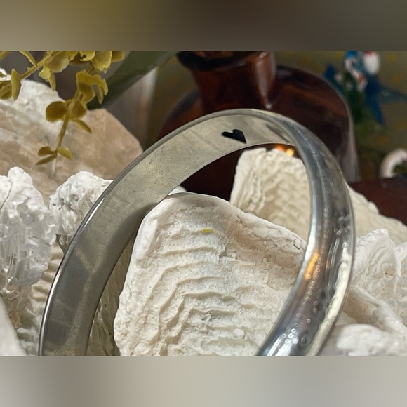 Beautiful Vintage Silver Tone Hollow Bangle Floral Etched Bracelet Heart Cutouts - Picture 5 of 7